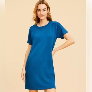 Like new! Lou & Grey Seamed Scubasoft Pocket Dress. Teal Blue. Medium